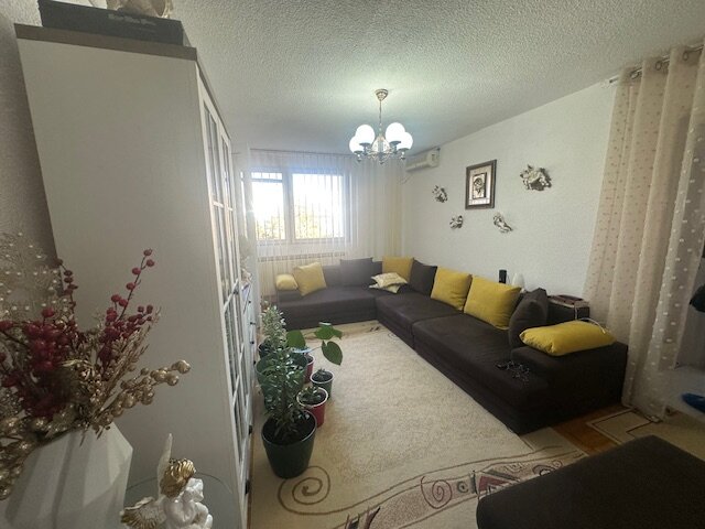 Titan, langa statia de metrou Nicolae Grigorescu,